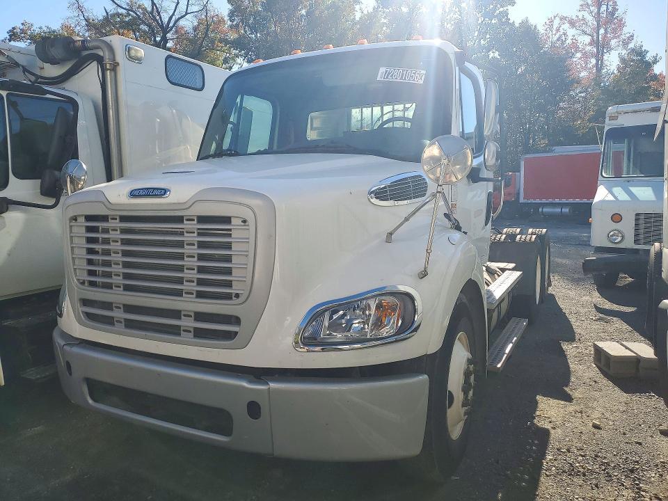 2014 Freightliner Business Class M2 Semi Truck