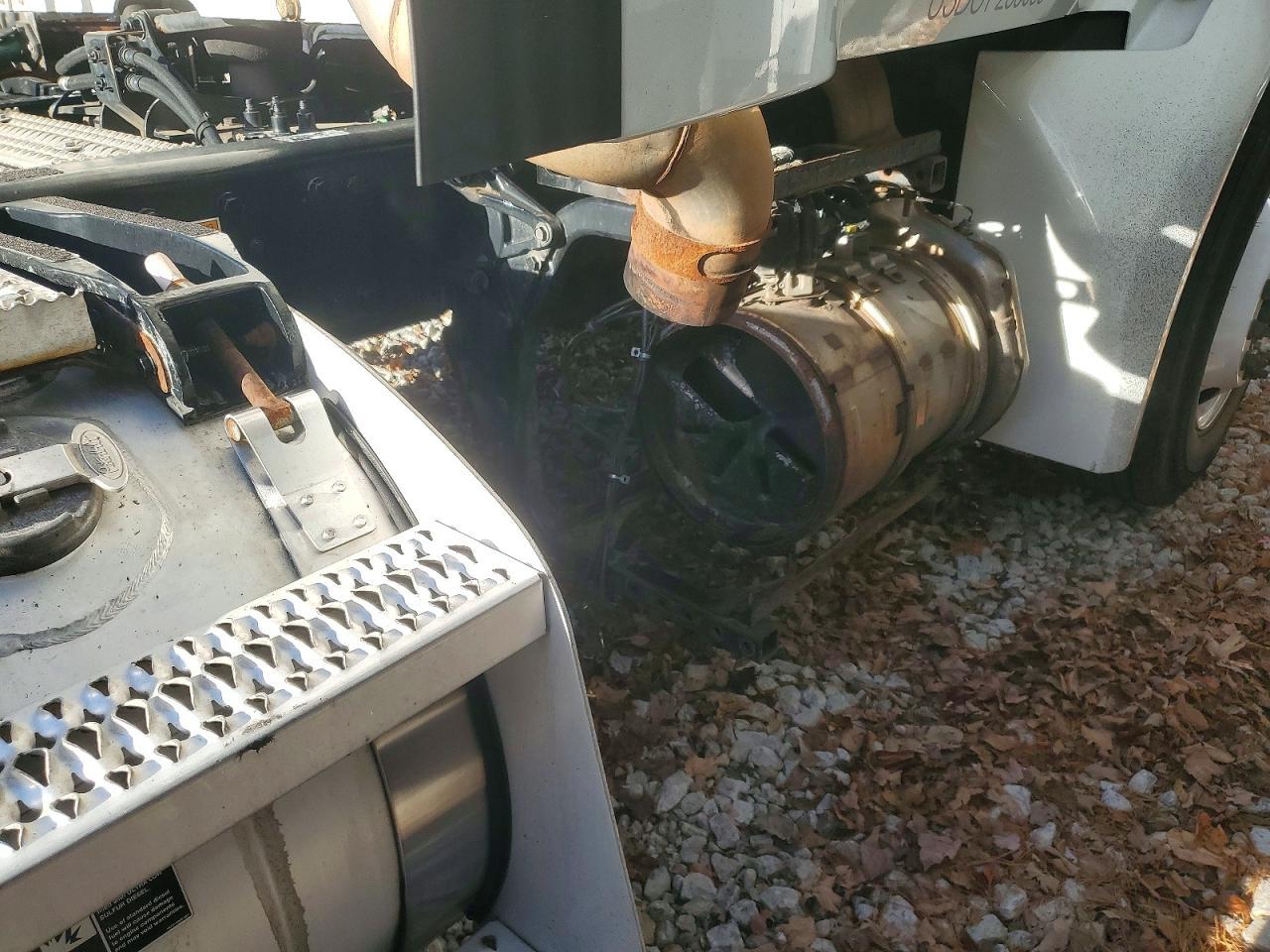2018 Peterbilt 579 Semi Truck