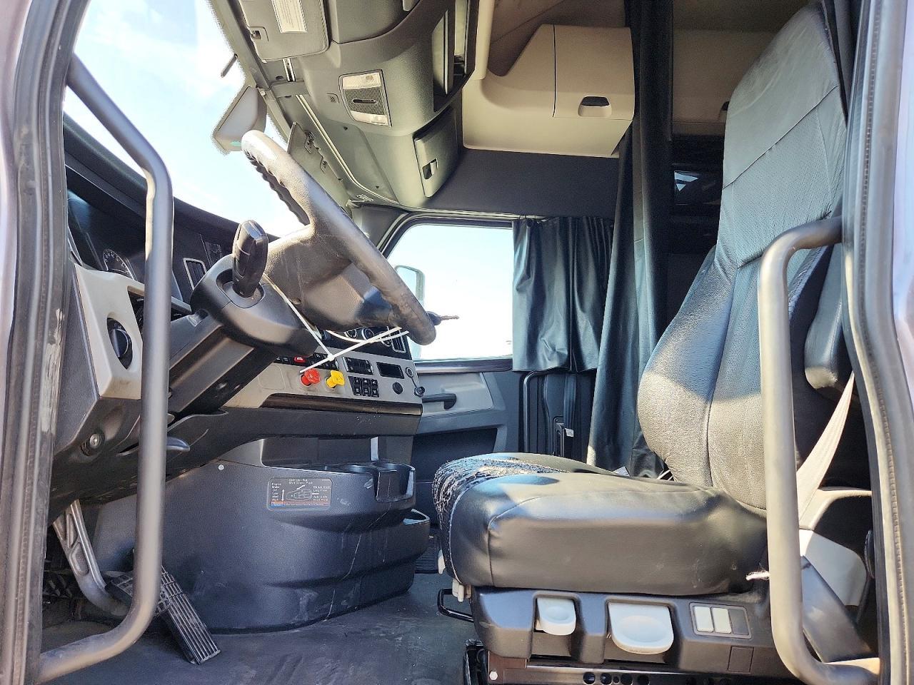 2020 Freightliner Cascadia 126