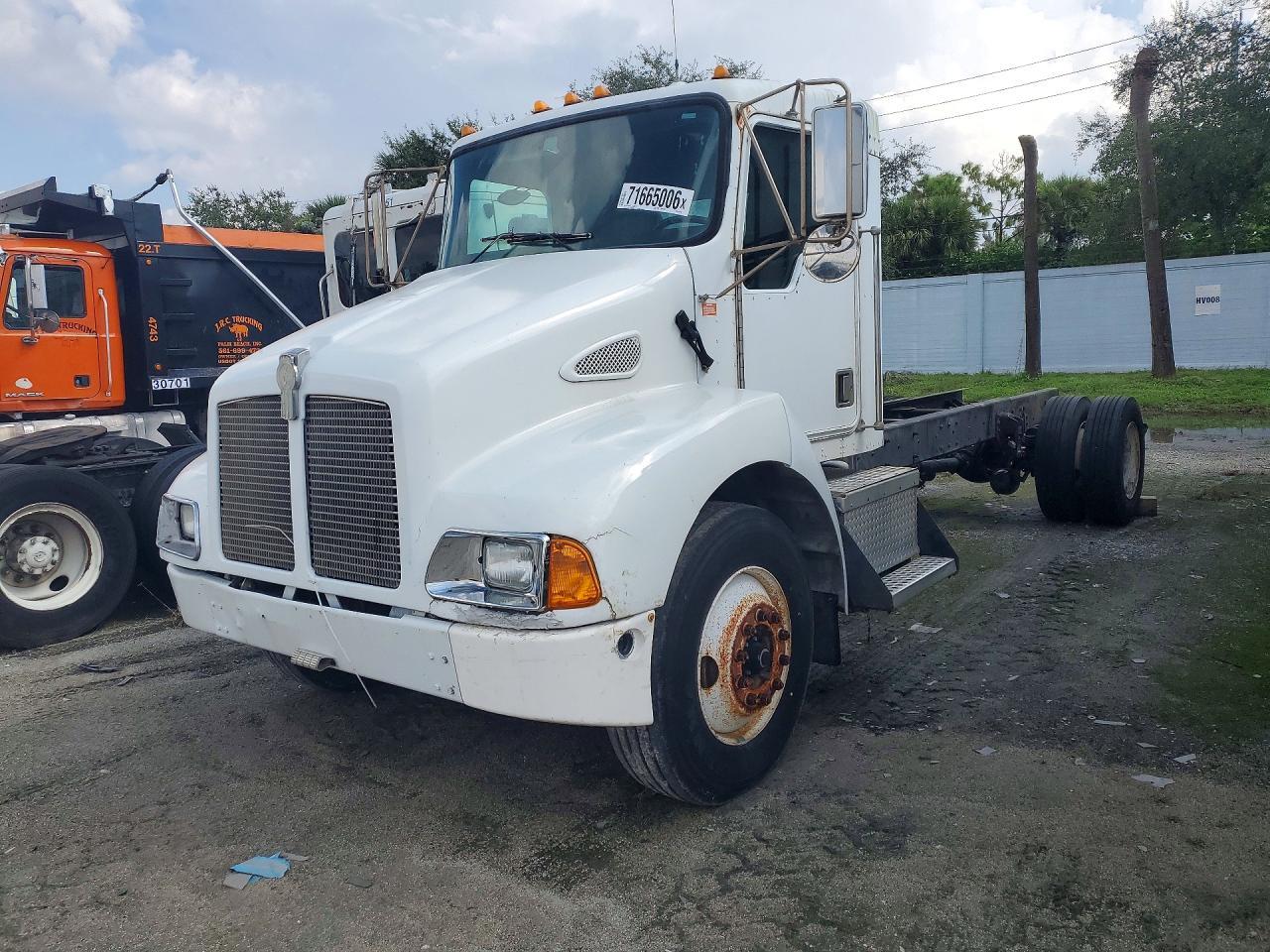 2000 Kenworth Construction T300