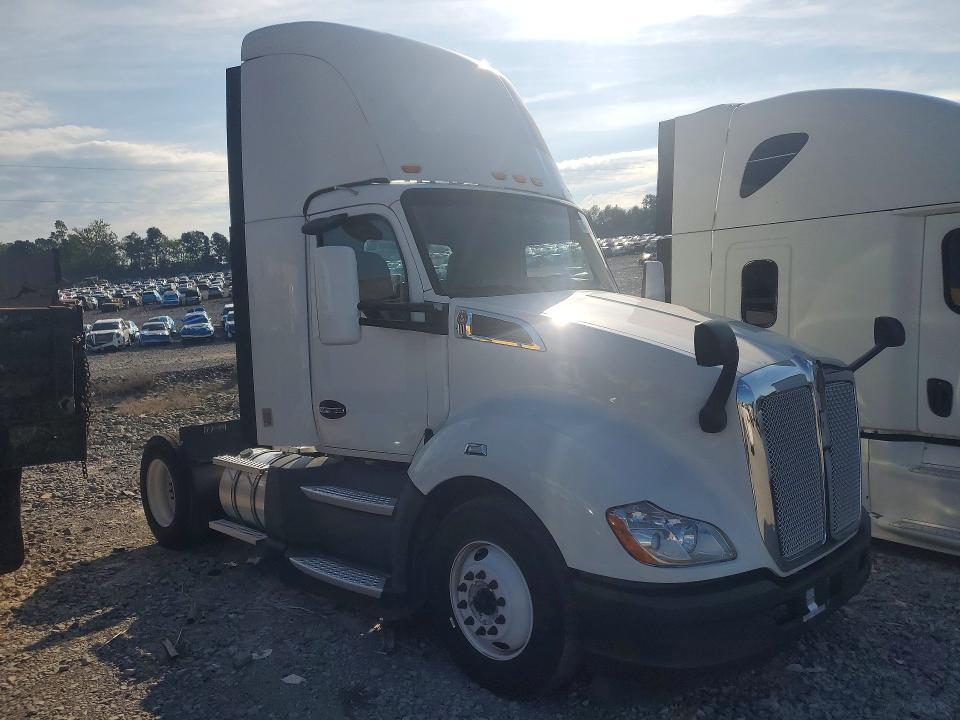 2019 Kenworth T680 Semi Truck