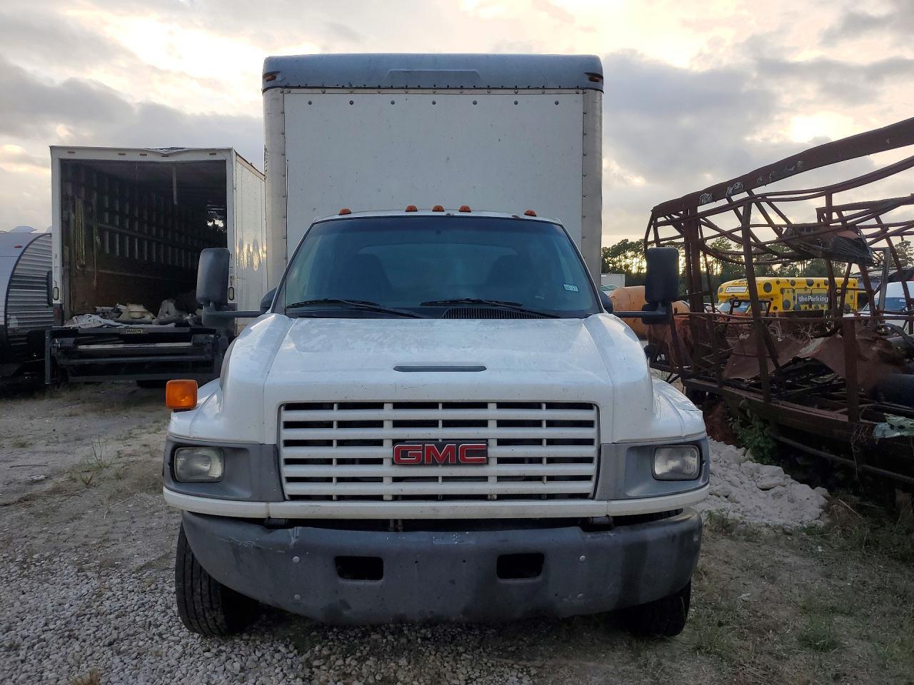 2005 GMC C5500 BOX Truck