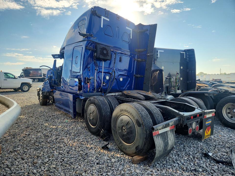 2025 Freightliner Cascadia 126