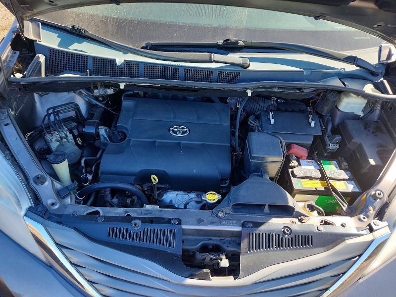 2013 Toyota Sienna XLE 8-PASSENGER