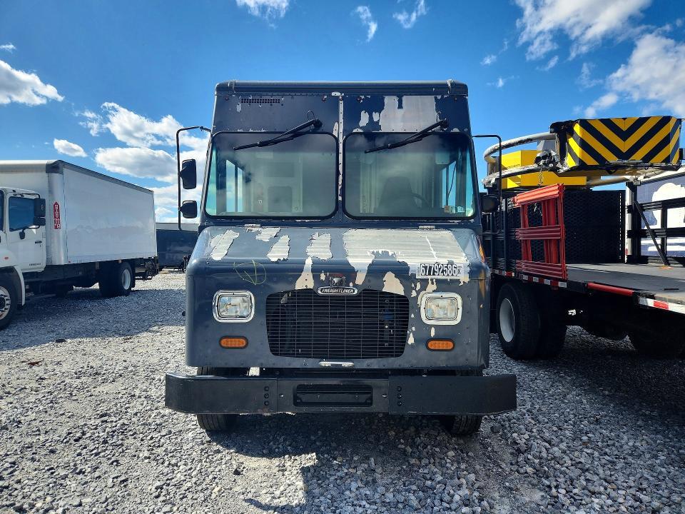 2020 Freightliner MT45G Chassis Delivery Truck