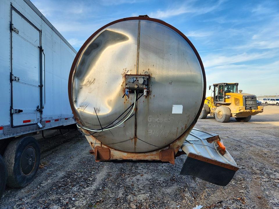 1982 Polar SJ3R4 Tank Trailer