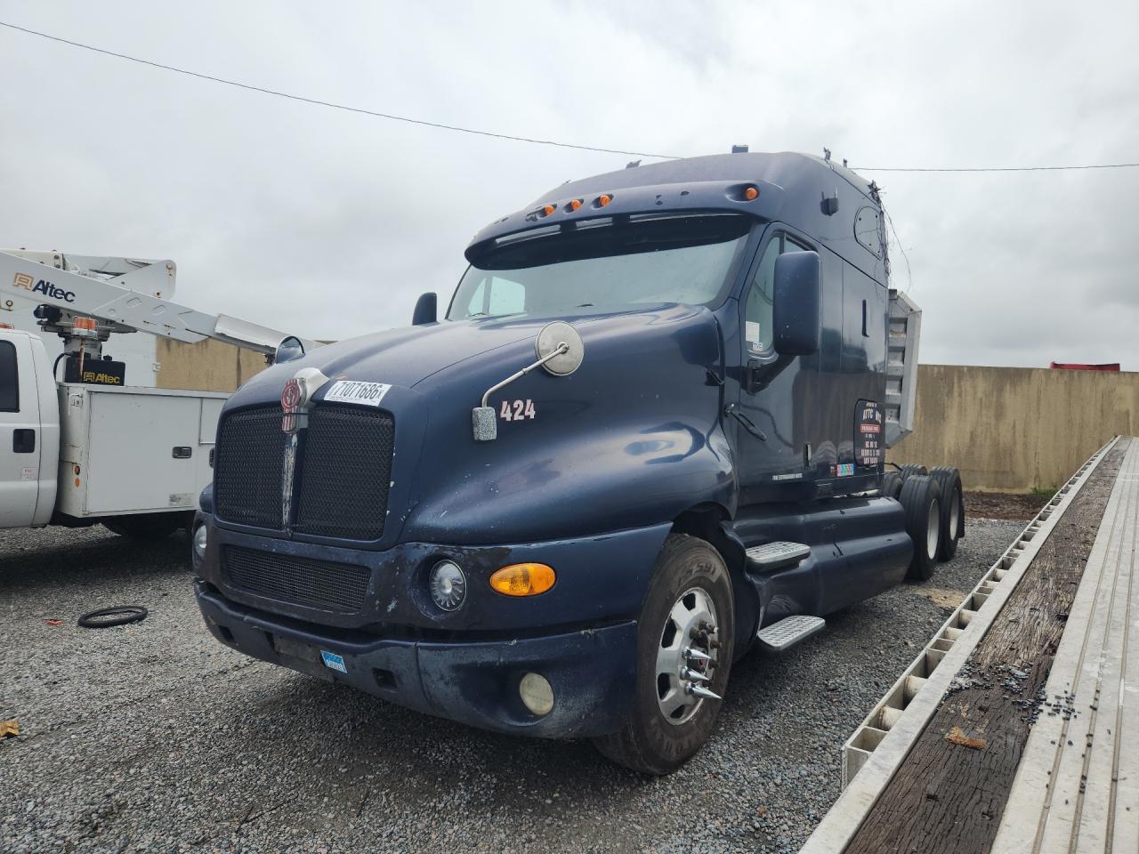 2009 Kenworth T2000 Semi Truck