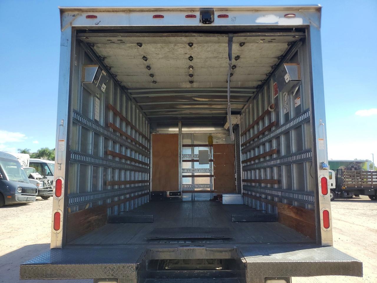 2017 Hino 195 BOX Truck