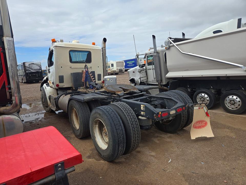 2020 Peterbilt 567 Semi Truck