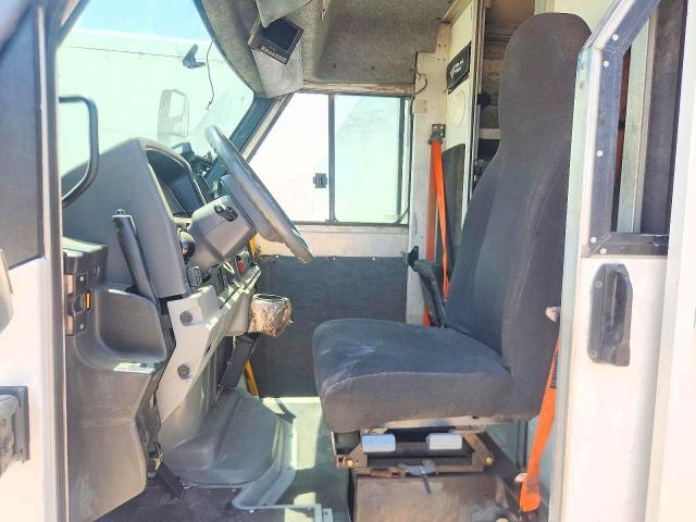 2016 Isuzu NPR-Delivery Van