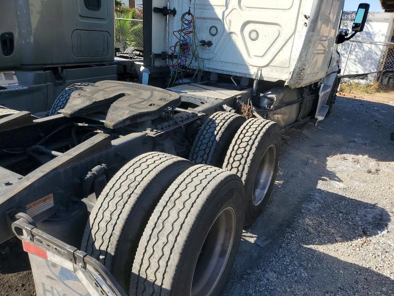 2018 Freightliner Cascadia 125 Semi Truck
