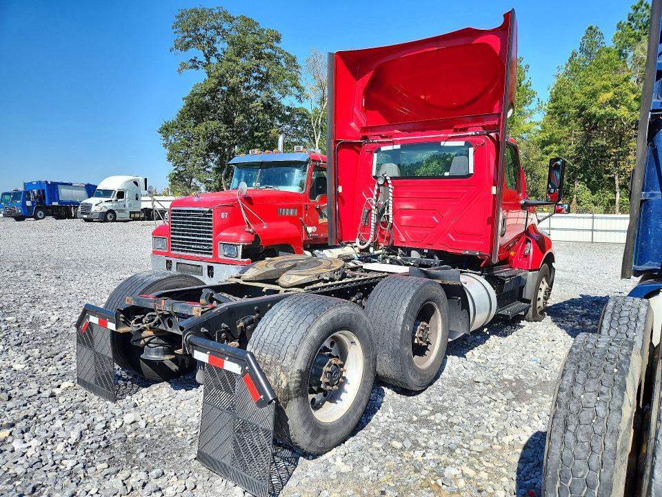 2020 International LT625