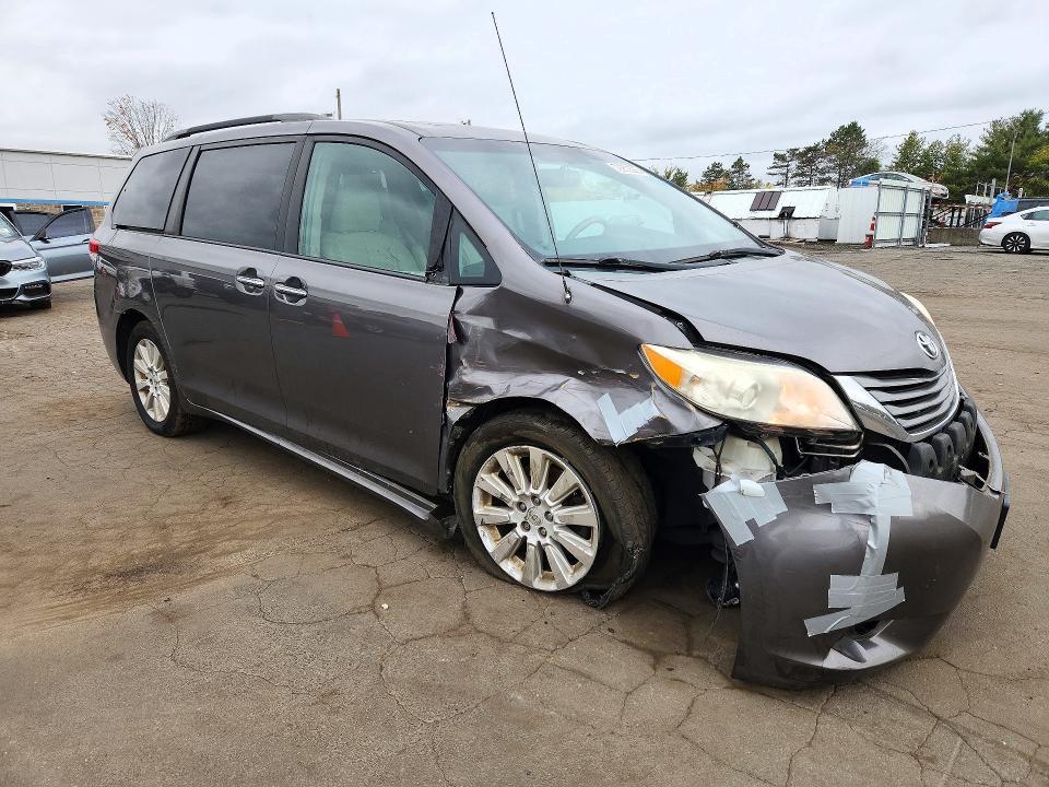 2014 Toyota Sienna XLE 7-PASSENGER
