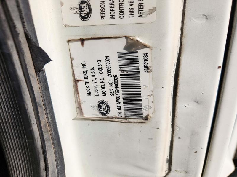 2009 Mack CXU613 Semi Truck