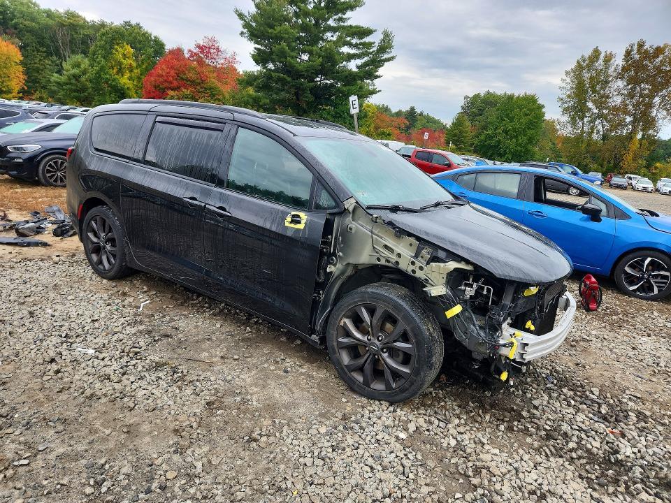 2018 Chrysler Pacifica Touring Plus