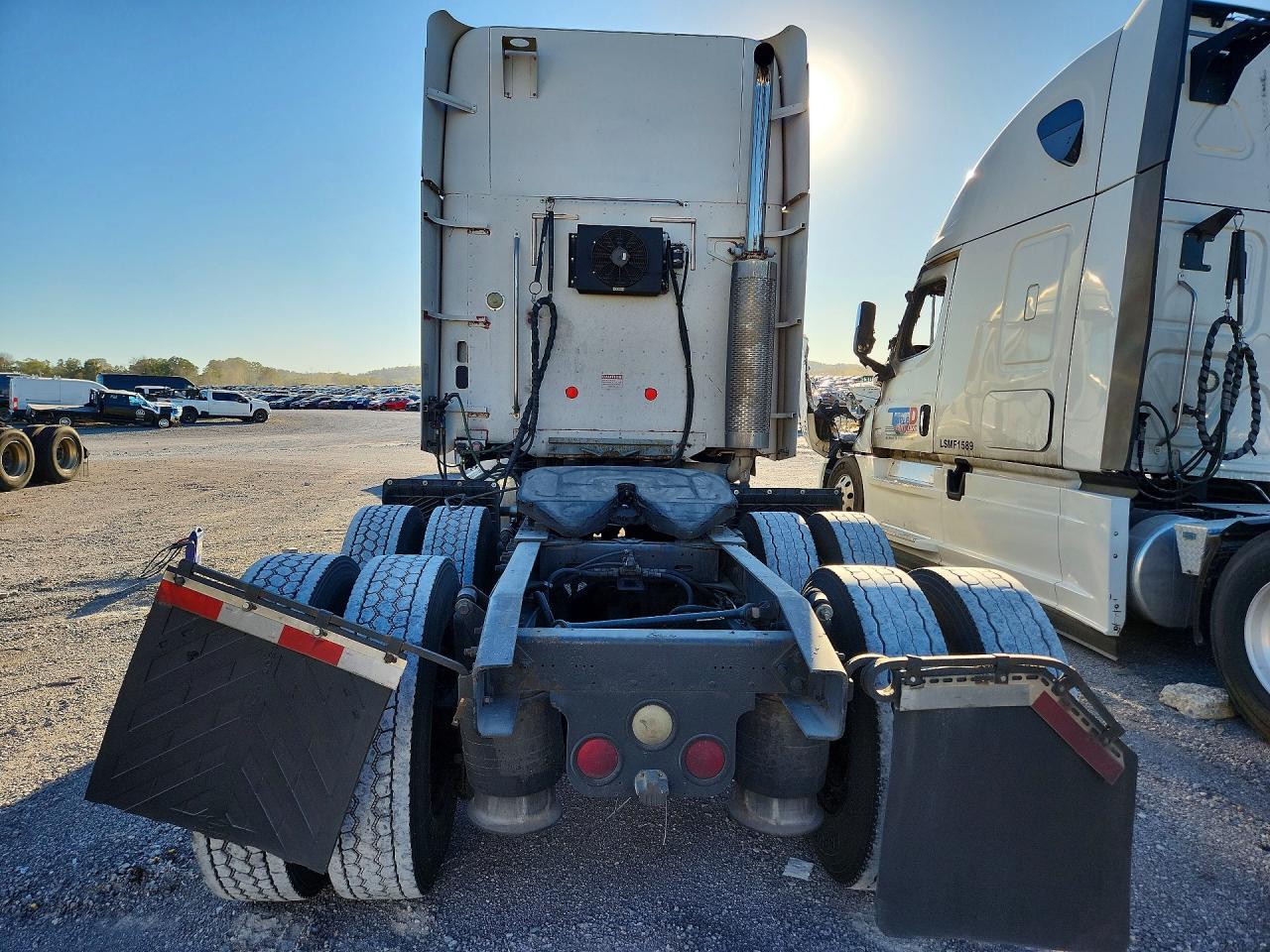 2007 Freightliner 1990 Freightliner Semi Truck