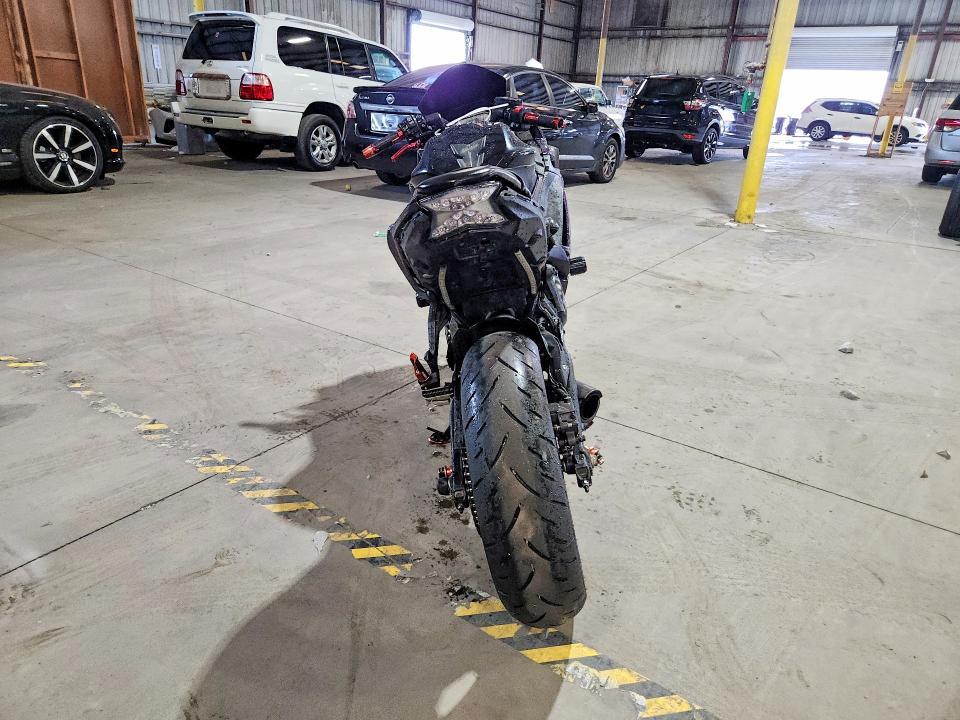 2025 Kawasaki EX650 R