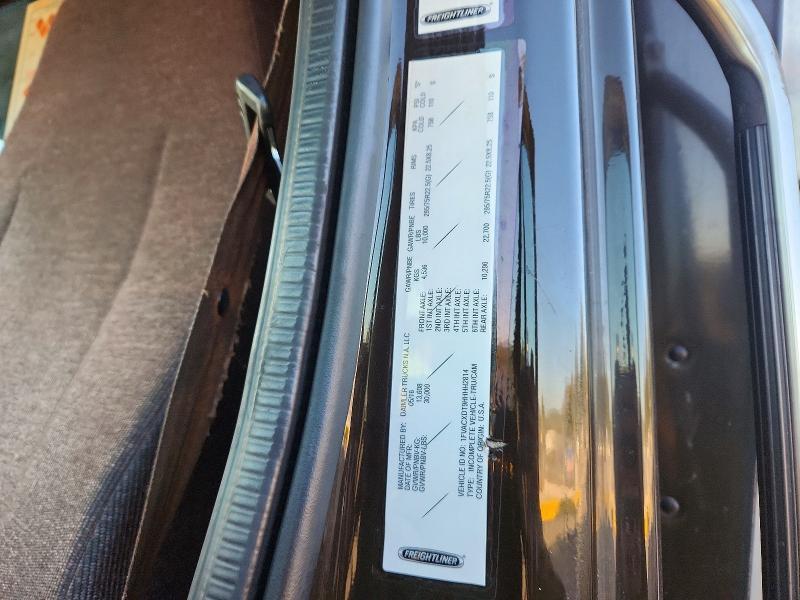 2017 Freightliner Business Class M2 BOX Truck
