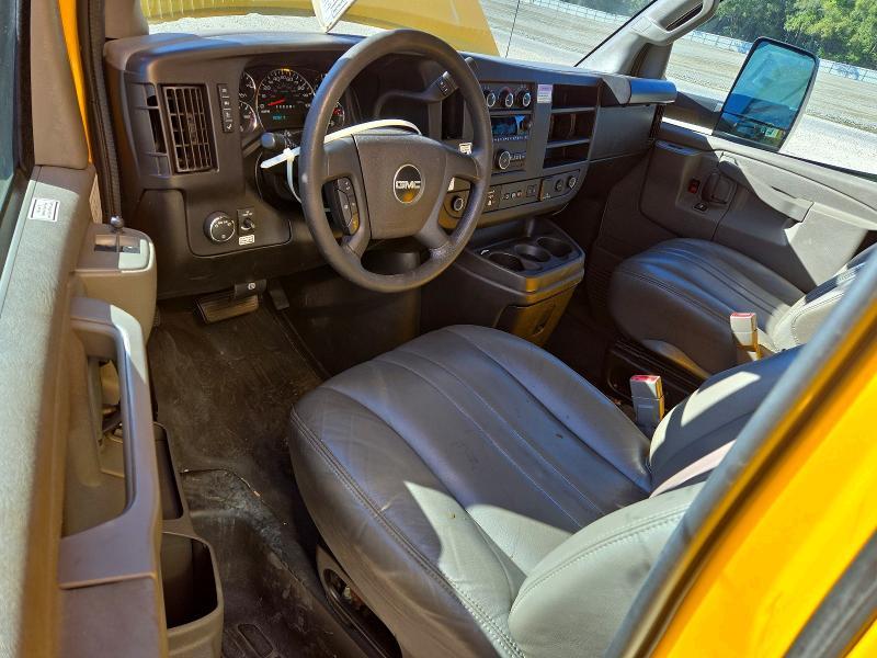 2022 GMC Savana BOX Truck
