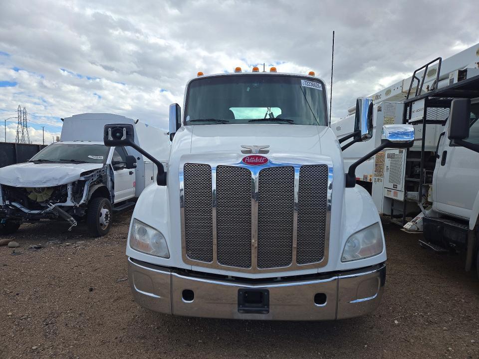 2017 Peterbilt 579 Semi Truck