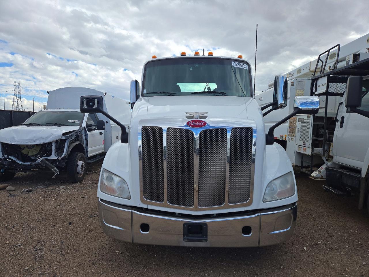 2017 Peterbilt 579 Semi Truck