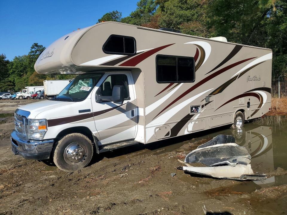 2015 Ford Econoline E450 Super Duty Cutaway Van