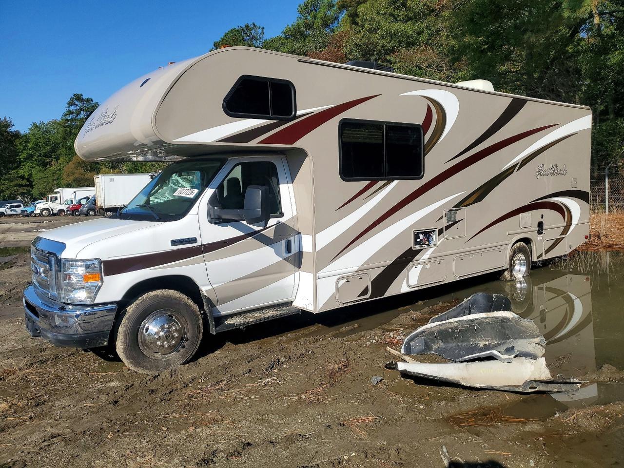 2015 Ford Econoline E450 Super Duty Cutaway Van