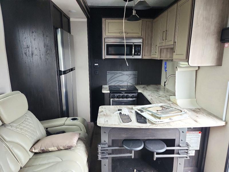 2017 Keystone Fuzion Camper
