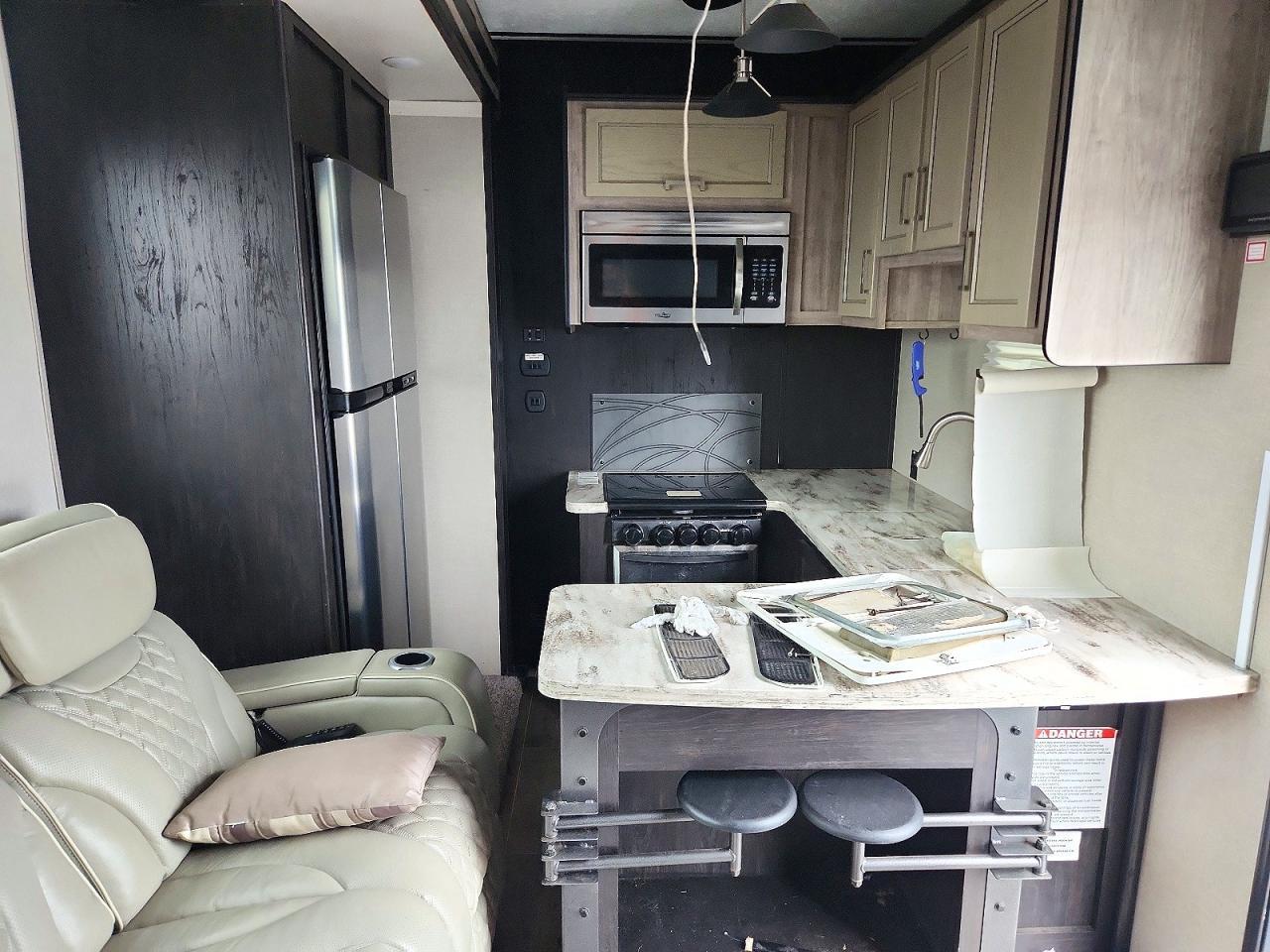 2017 Keystone Fuzion Camper
