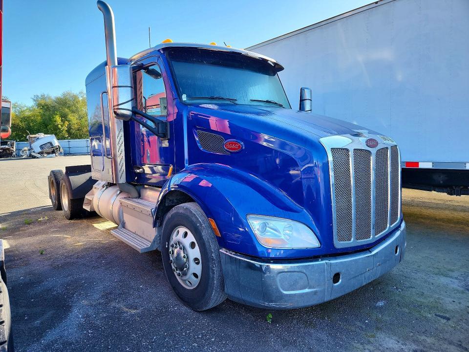 2017 Peterbilt 579 Semi Truck