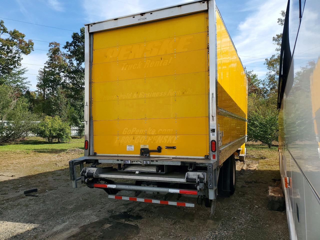 2022 Freightliner Business Class M2 BOX Truck