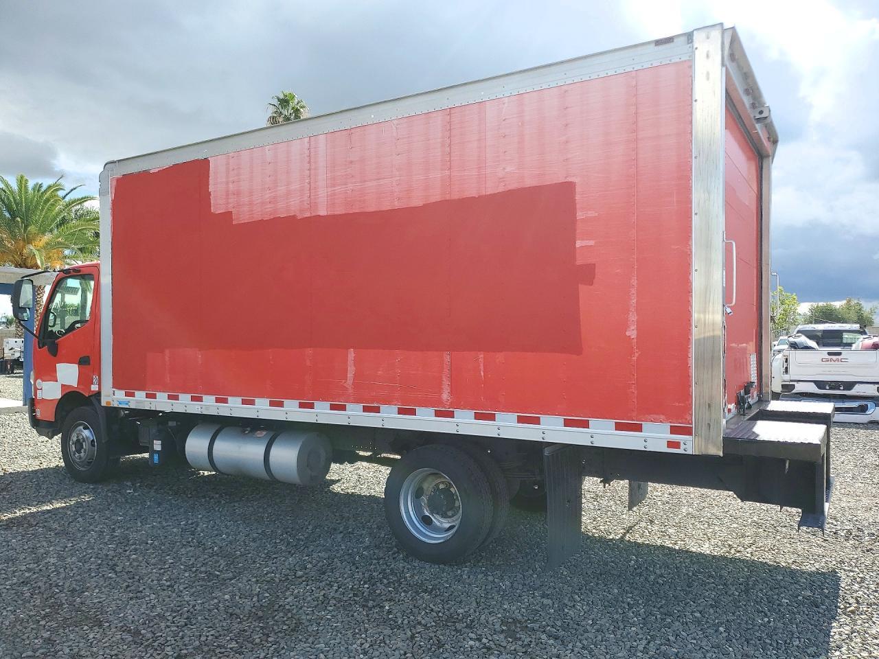 2017 Hino 195 BOX Truck