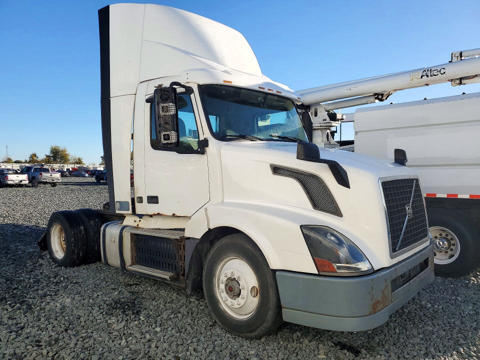 2016 Volvo VNL Semi Truck
