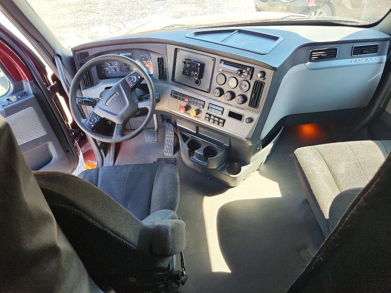 2020 Freightliner Cascadia 126