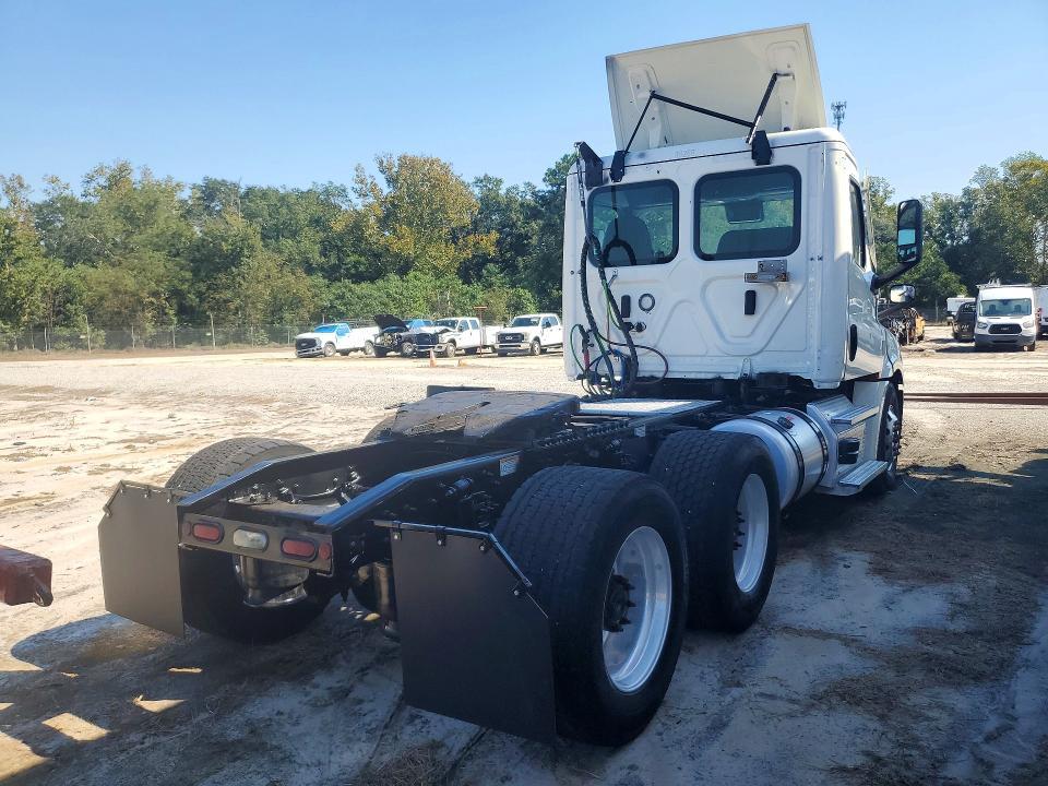 2021 Freightliner Cascadia 126 Semi Truck