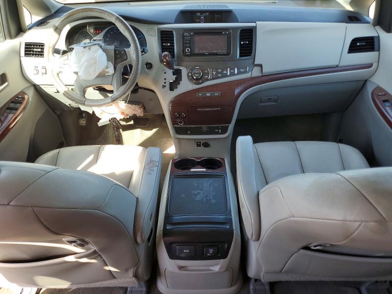 2014 Toyota Sienna XLE 8-PASSENGER