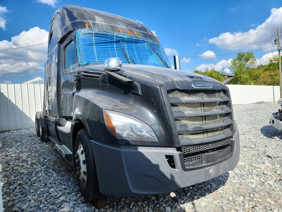 2018 Freightliner Cascadia 126 Semi Truck