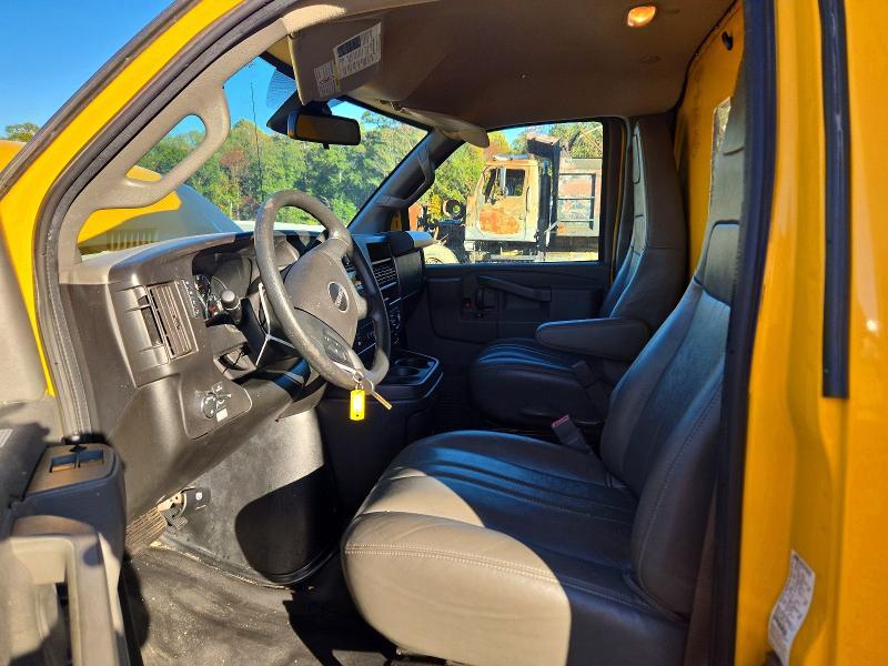 2022 GMC Savana BOX Truck