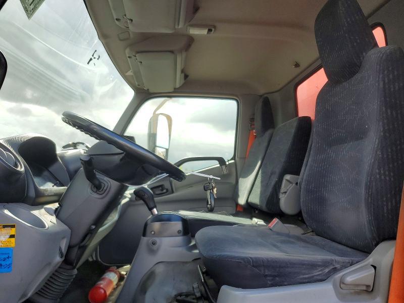 2017 Hino 195 BOX Truck