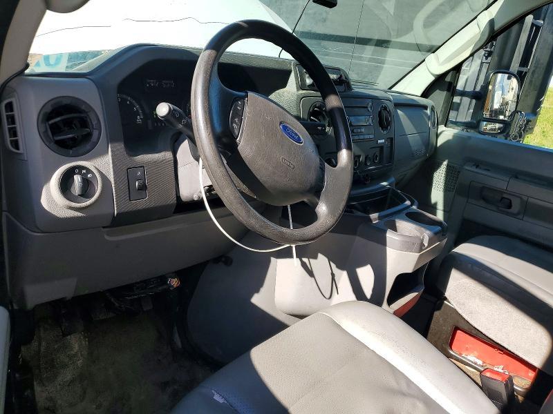 2016 Ford Econoline E350 Super Duty Cutaway Van