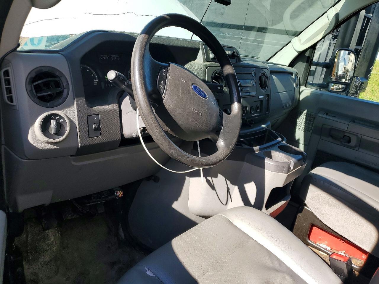 2016 Ford Econoline E350 Super Duty Cutaway Van