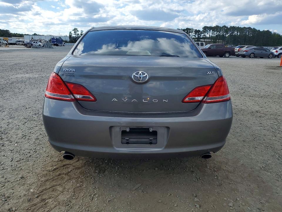 2005 Toyota Avalon XLS