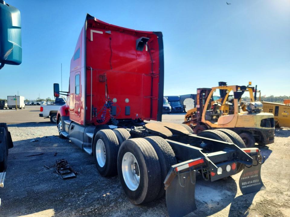 2015 Kenworth T680 Semi Truck