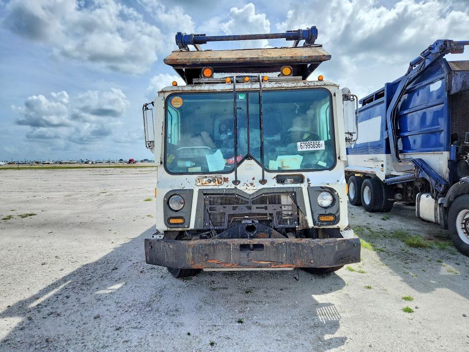 2018 Mack MRU613 Refuse Truck