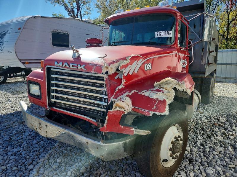 2001 Mack 600 RD600