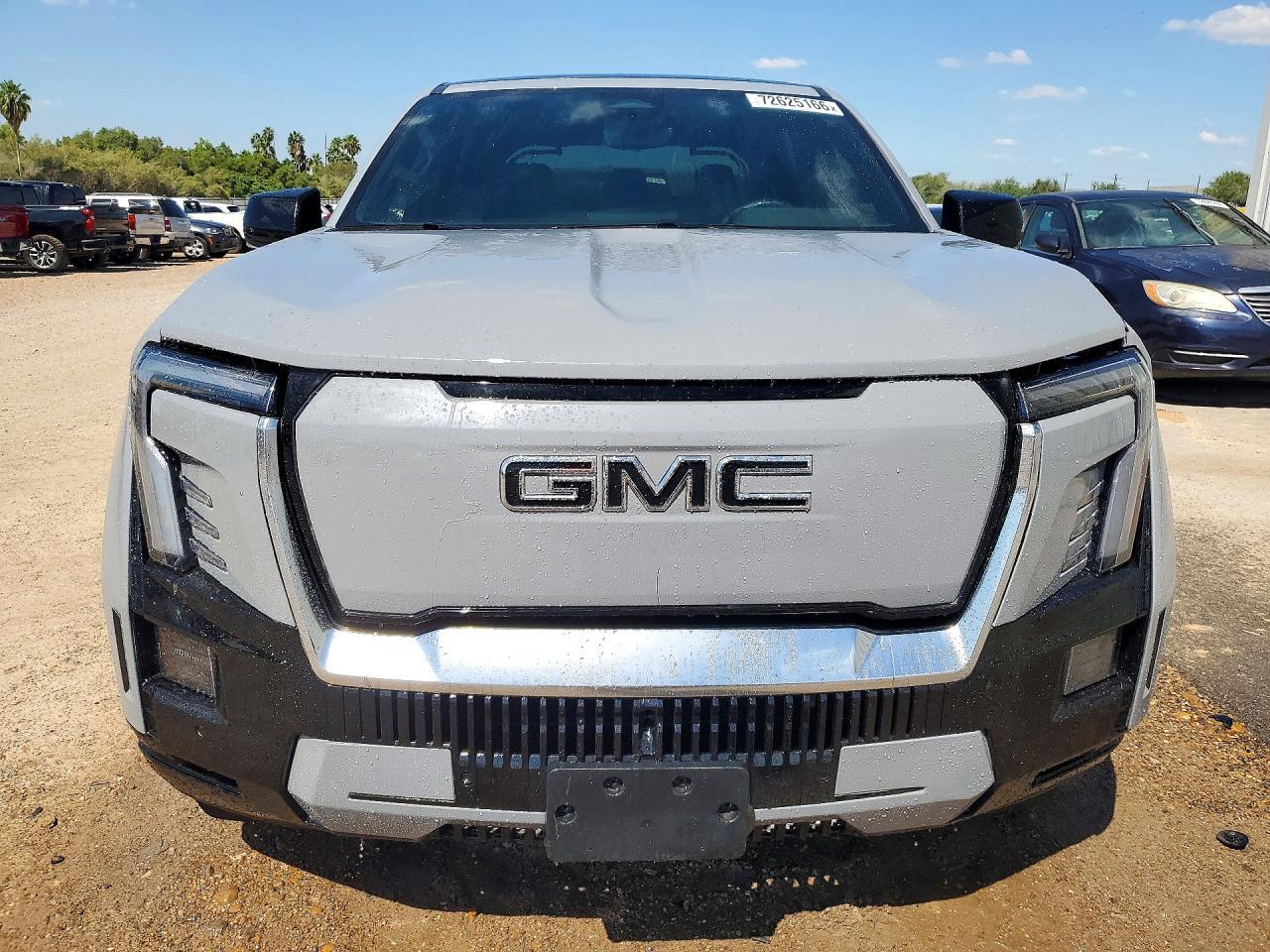 2025 GMC Sierra Denali