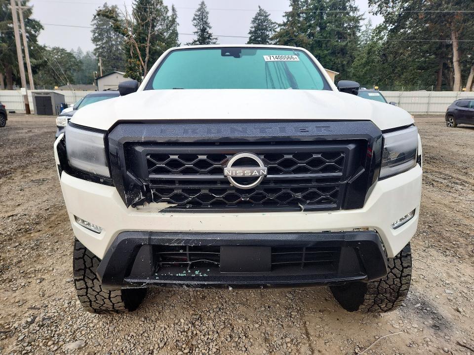 2023 Nissan Frontier SV