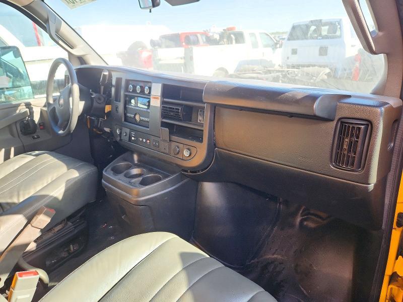 2022 GMC Savana BOX Truck
