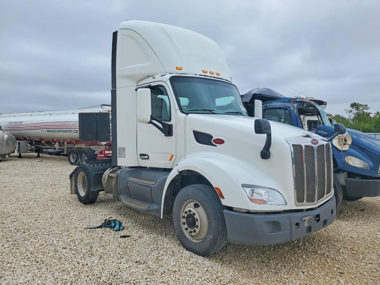2018 Peterbilt 579 Semi Truck