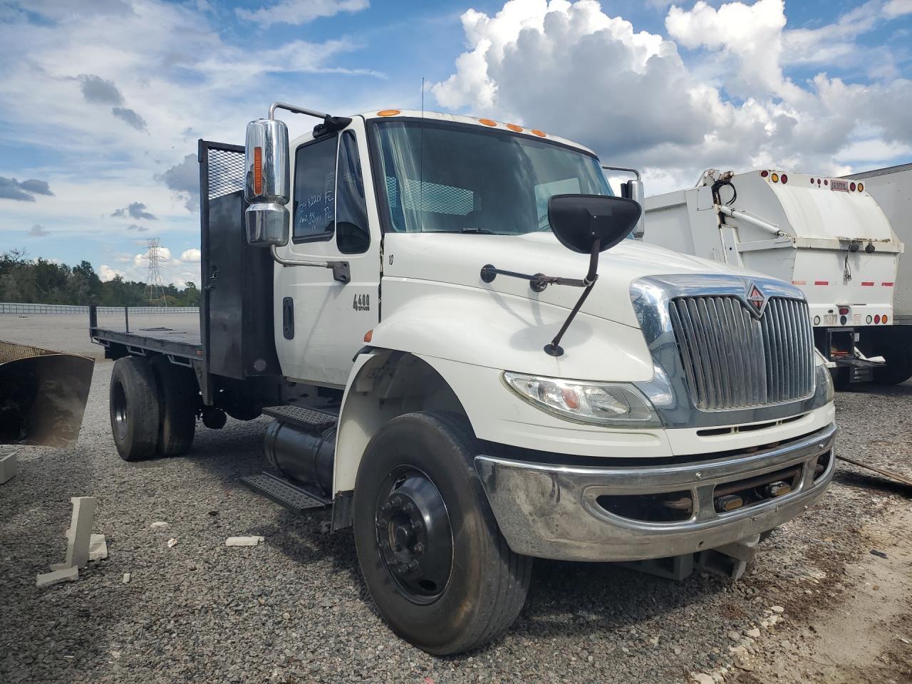 2007 International 4400 Flatbed Truck